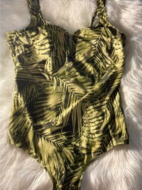Avenue Women’s Green Palm-Print One Piece Swimsuit